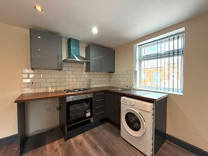 1 Bedroom Flat To Rent In Flat, Milan Road, LS8