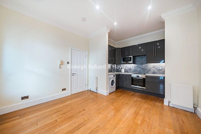 1 Bedroom Flat To Rent In Standen Road, Southfields, London, SW18