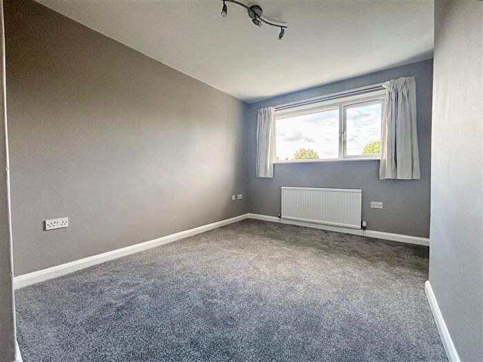 4 Bedroom Semi-Detached House To Rent In Cleevelands Avenue, Cheltenham, GL50