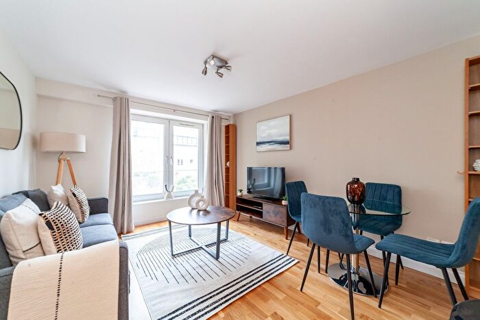 1 Bedroom Flat To Rent In Wapping High Street, London, E1W