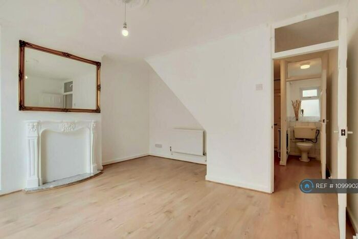 2 Bedroom Flat To Rent In Mcgregor Court, London, N1