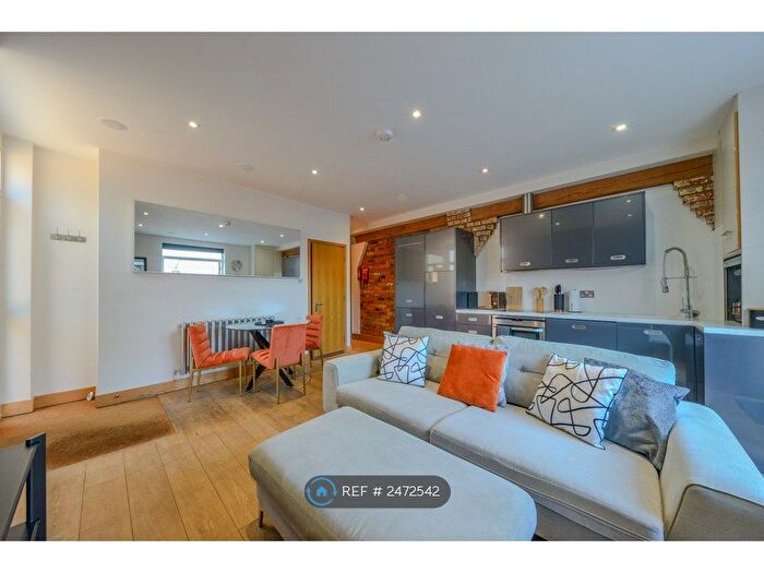 2 Bedroom Flat To Rent In St. Peters Mews, St. Albans, AL1