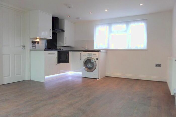 Studio To Rent In Havelock Road, Southall, Middlesex UB2