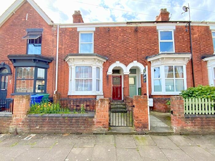 3 Bedroom Terraced House For Sale In St. Augustine Avenue, Grimsby, DN32