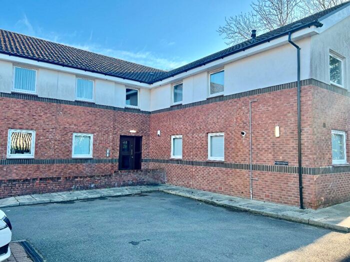 3 Bedroom Flat To Rent In / Old Greenock Road, PA4