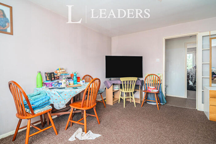 2 Bedroom Flat To Rent In Dads Wood, CM20