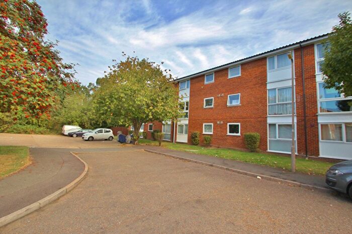 1 Bedroom Property To Rent In Trotwood, Chigwell, IG7