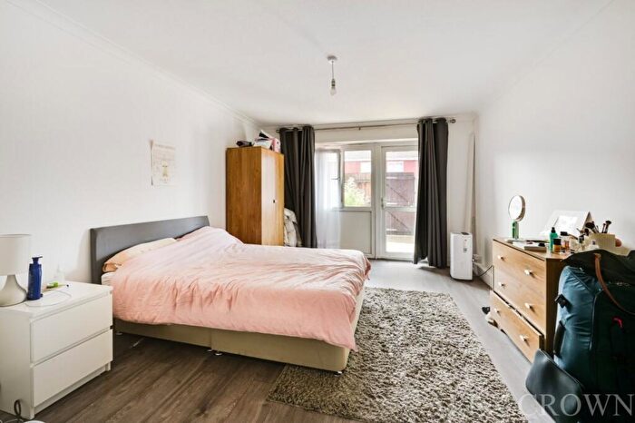 4 Bedroom Flat To Rent In Waterloo Close, Hackney, E9