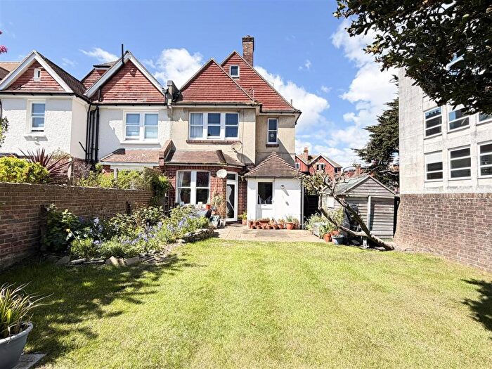 2 Bedroom Flat For Sale In Old Orchard Road, Eastbourne, BN21