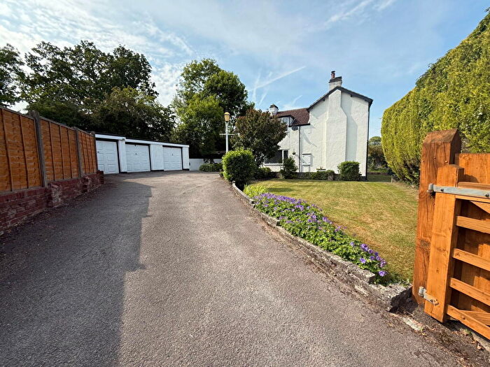 4 Bedroom Detached House For Sale In Haslucks Green Road, Majors Green, Shirley, B90