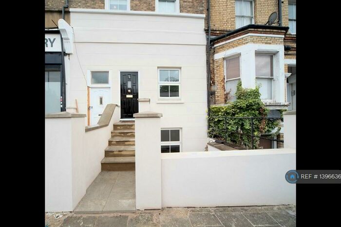 2 Bedroom Flat To Rent In Hannen Road, London, SE27