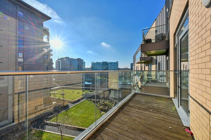 2 Bedroom Flat To Rent In Lakeside Drive, Park Royal, London, NW10