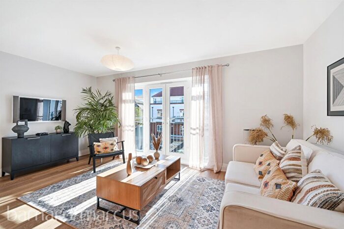 1 Bedroom Apartment For Sale In Ruxley Lane, Epsom, KT19