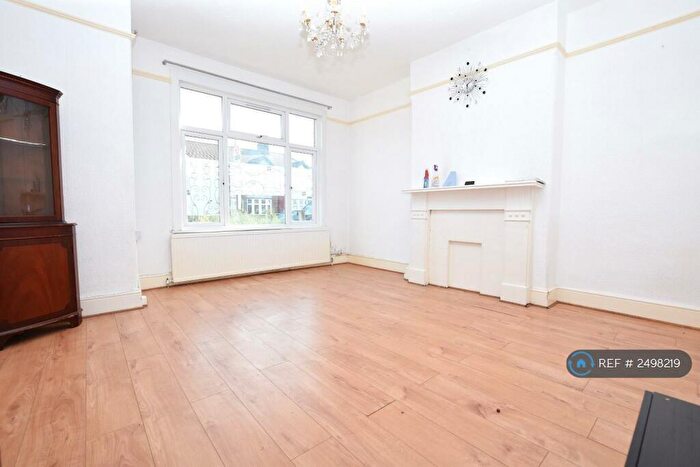 4 Bedroom Terraced House To Rent In Green Lane, Ilford, IG3