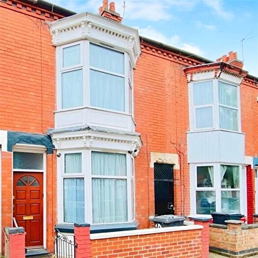 2 Bedroom Terraced House For Sale In Beaconsfield Road, Leicester, LE3