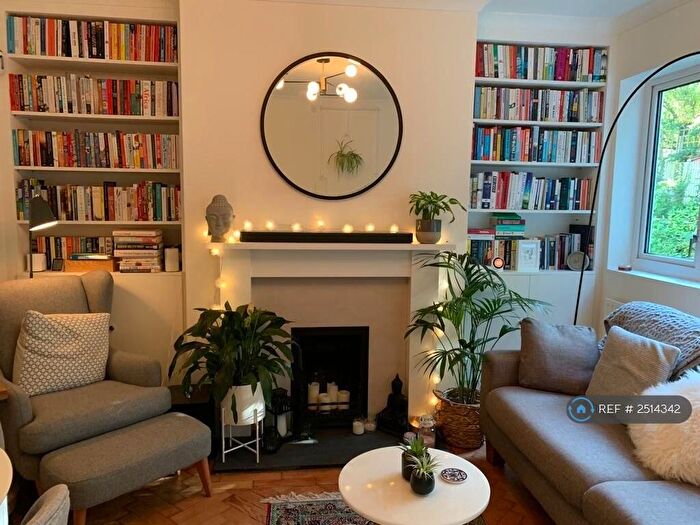 3 Bedroom Flat To Rent In South Close, London, N6