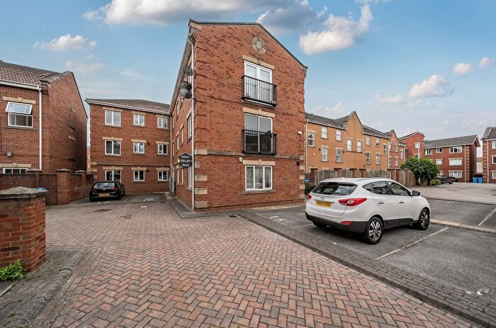 2 Bedroom Flat For Sale In Lock Keepers Court, Hull, East Riding Of Yorkshire, HU9