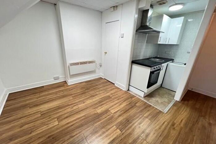 1 Bedroom Flat To Rent In Newport Road Cardiff, CF24