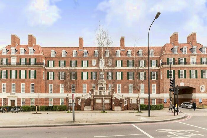 2 Bedroom Flat To Rent In Clapham Common South Side, London, SW4