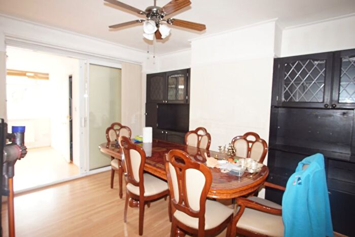 3 Bedroom Semi-Detached House For Sale In Whitton Avenue East, Greenford, UB6