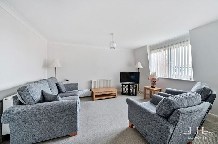 1 Bedroom Flat For Sale In Draper Court, Hornchurch, RM12