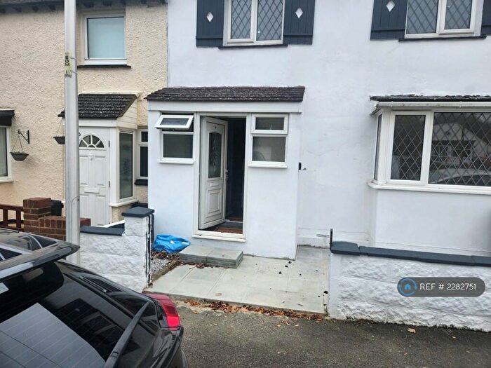 3 Bedroom Terraced House To Rent In Ewart Road, Chatham, ME4