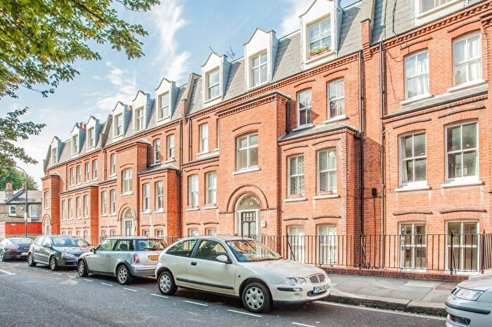2 Bedroom Flat To Rent In Mark Mansions, Westville Road, Shepherds Bush, London, W12