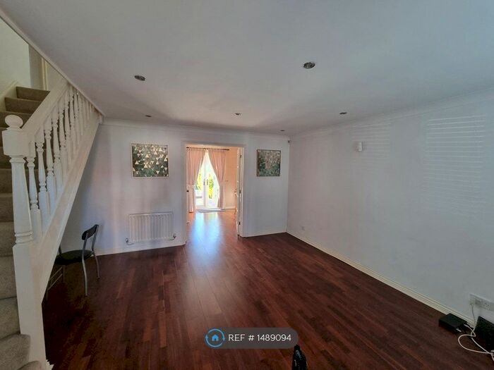 3 Bedroom Semi-Detached House To Rent In Holly Bank, Langdon Hills, Basildon, SS16