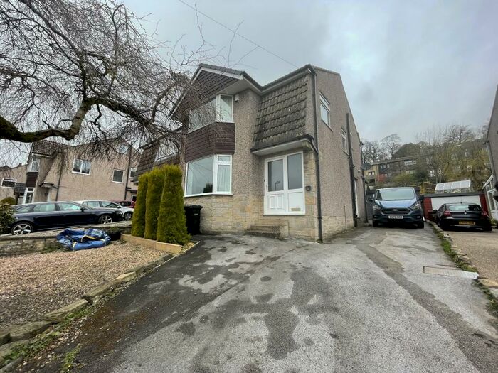 4 Bedroom House To Rent In Providence Crescent, Oakworth, Keighley, BD22