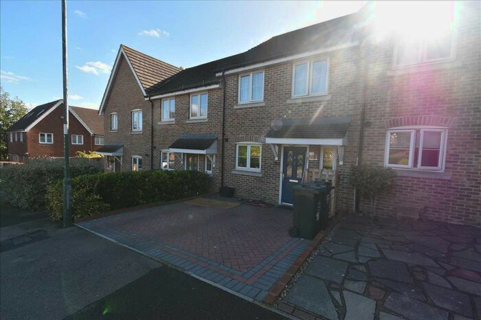 3 Bedroom Property To Rent In Vaughan Close, Dartford, DA1