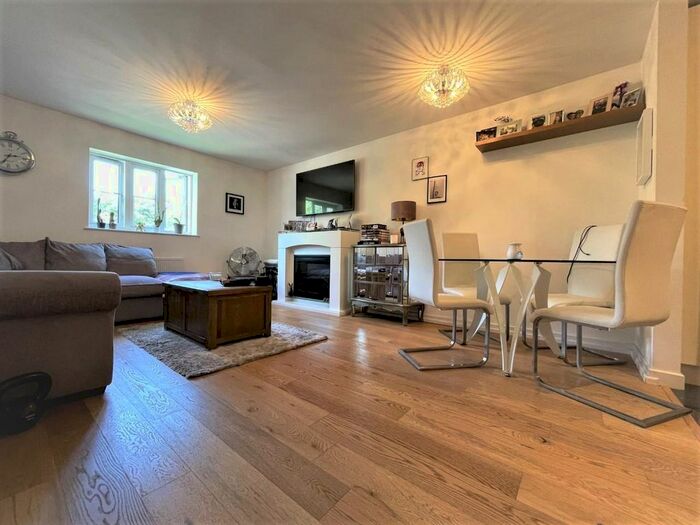 2 Bedroom Flat To Rent In Perendale Drive, Shepperton, Surrey, TW17