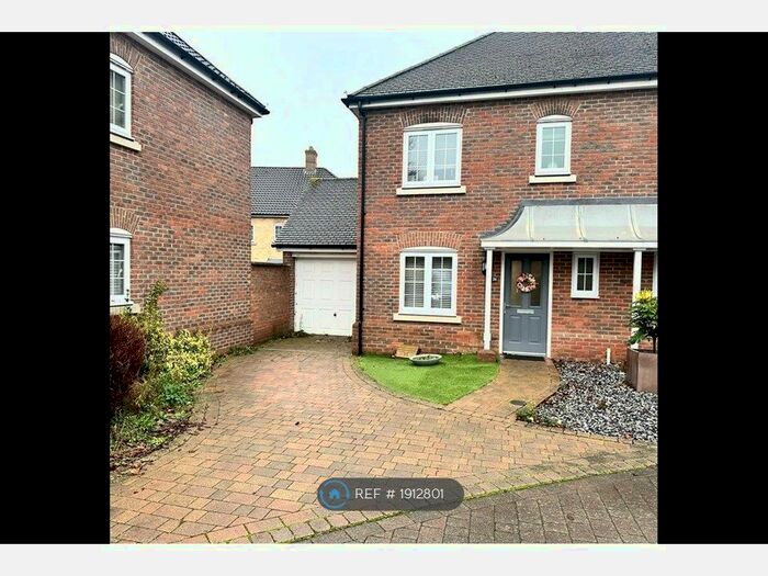 3 Bedroom Semi-Detached House To Rent In Heronslee, Shefford, SG17