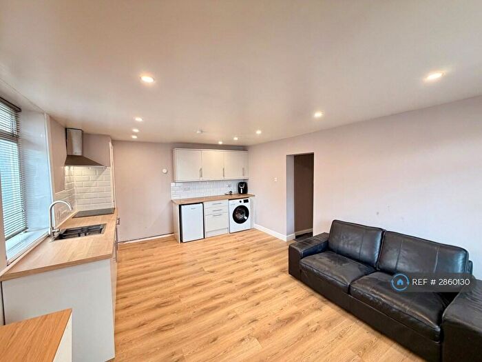 1 Bedroom Flat To Rent In Calverley, Pudsey, LS28