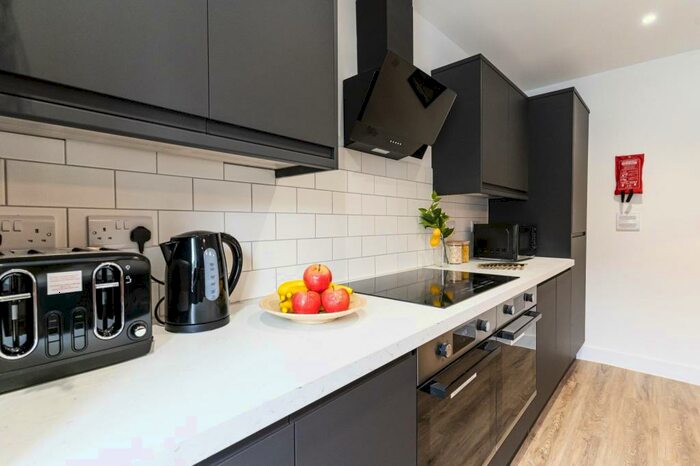 6 Bedroom End Of Terrace House To Rent In Stanmore, SO22