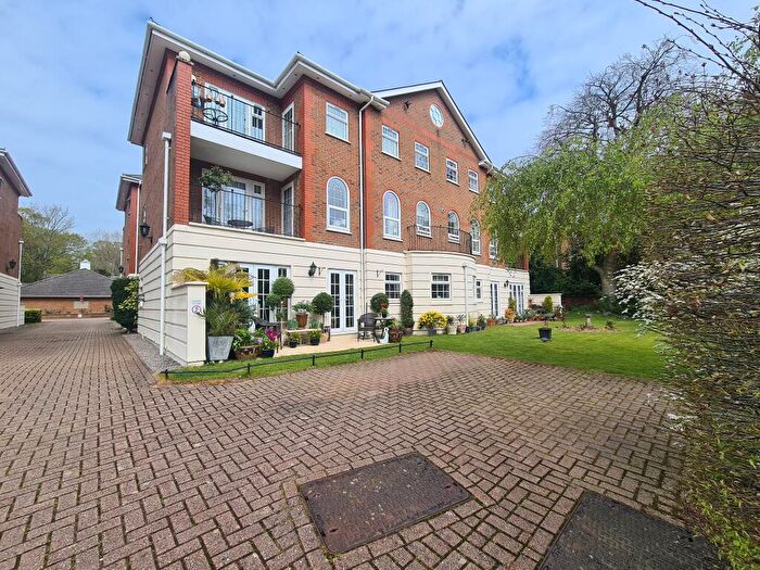 2 Bedroom Flat To Rent In Winn Road, Highfield, SO17