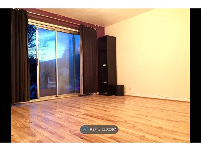 2 Bedroom Flat To Rent In Hounslow, Hounslow, TW5