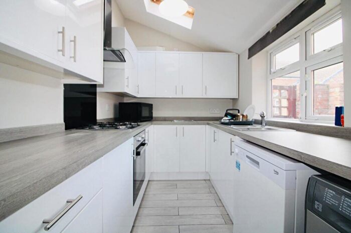 6 Bedroom House To Rent In Balfour Road, Nottingham, NG7