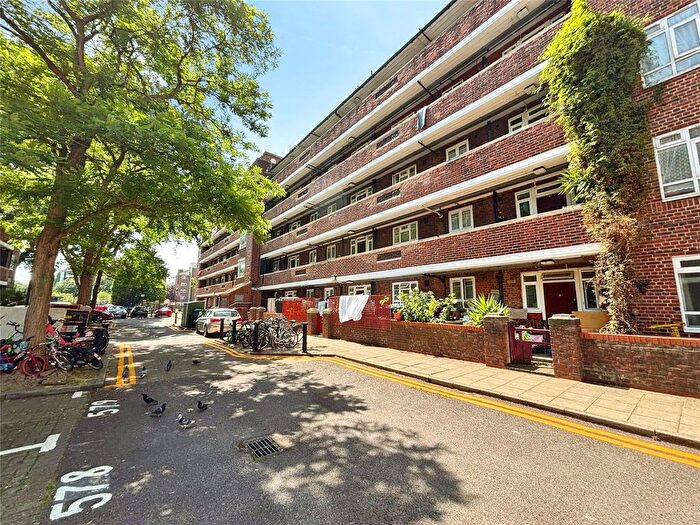 3 Bedroom Flat To Rent In White City Estate, London, W12