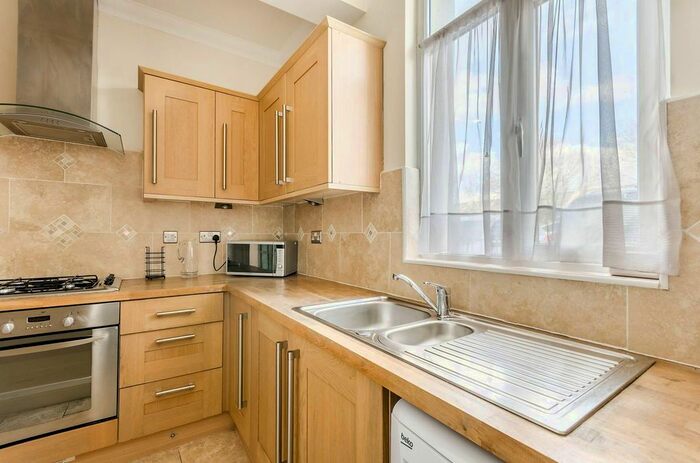 2 Bedroom Flat To Rent In High Street Collier's Wood, Colliers Wood, London, SW19