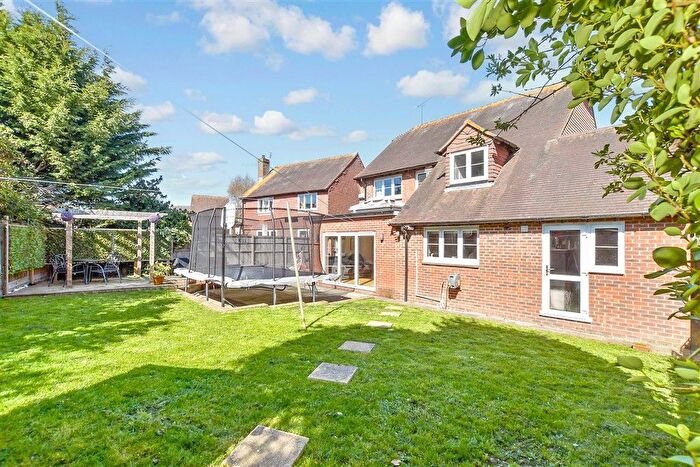 4 Bedroom Detached House For Sale In St. Mary's Meadow, Wingham, Canterbury, Kent, CT3