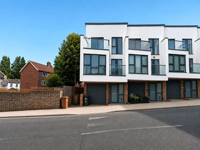 3 Bedroom End Of Terrace House For Sale In Dermody Road, London, SE13
