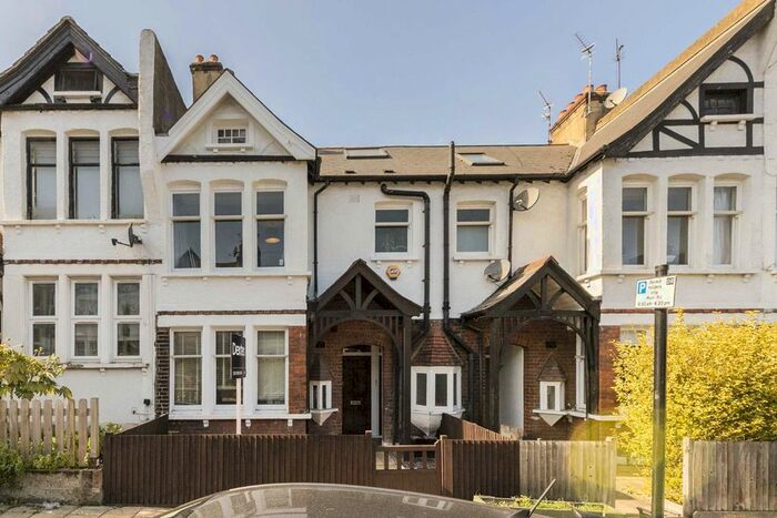 3 Bedroom Flat To Rent In Doverfield Road, London, SW2