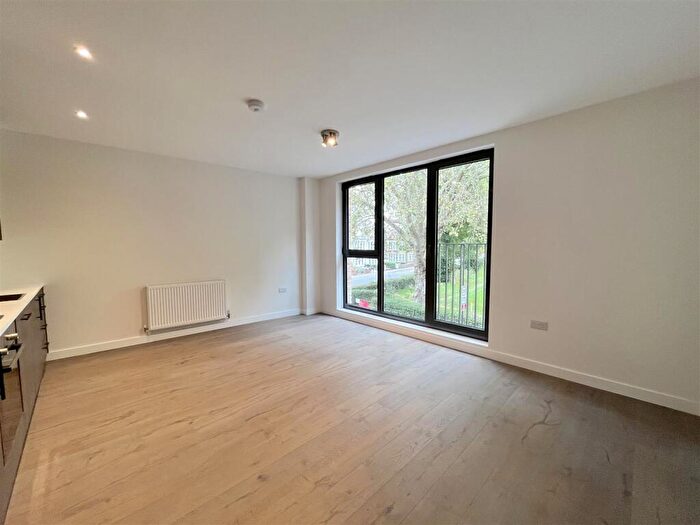 2 Bedroom Flat To Rent In Frobisher Road, London, N8