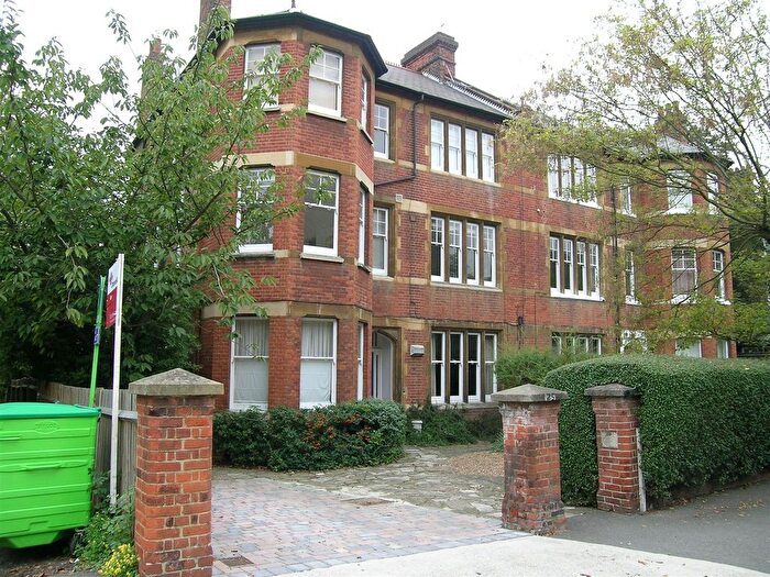 1 Bedroom Flat To Rent In Adelaide Road, Surbiton, KT6