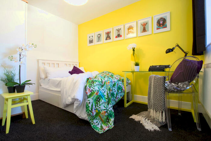 6 Bedroom House To Rent In Halsbury Road, L6