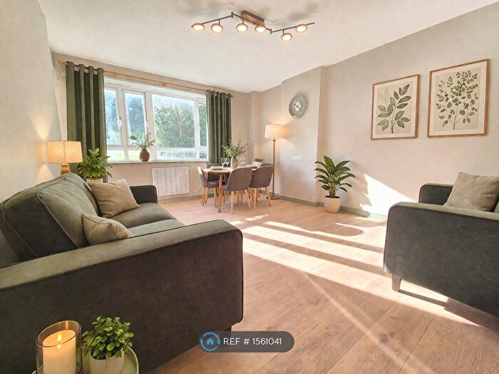 4 Bedroom Flat To Rent In Lindale, London, SW19