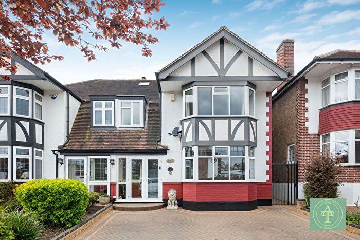 4 Bedroom Semi Detached House For Sale In The Birches, Winchmore Hill, London, N21
