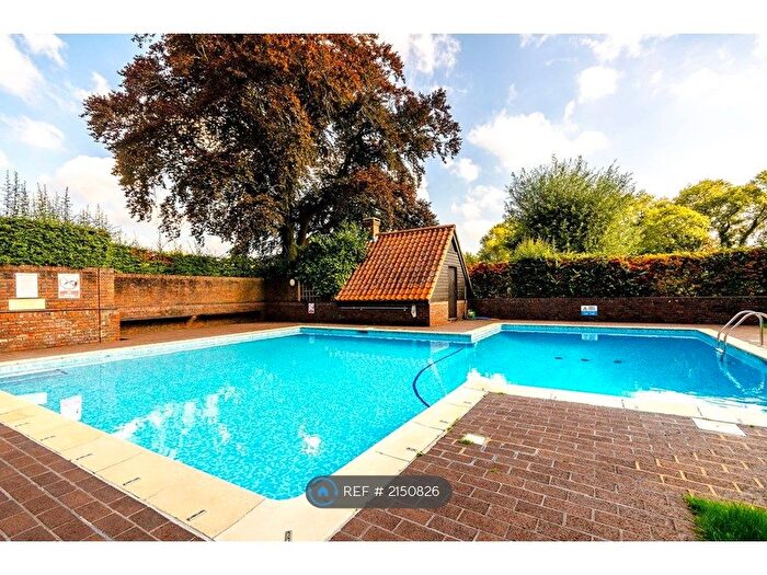 1 Bedroom Flat To Rent In Strawberry Hill, Twickenham, TW1