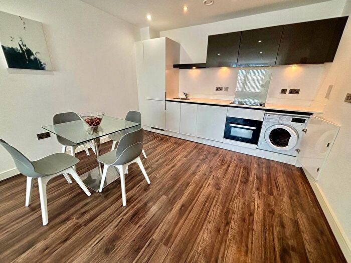 2 Bedroom Flat For Sale In Pope Street, Birmingham, B1