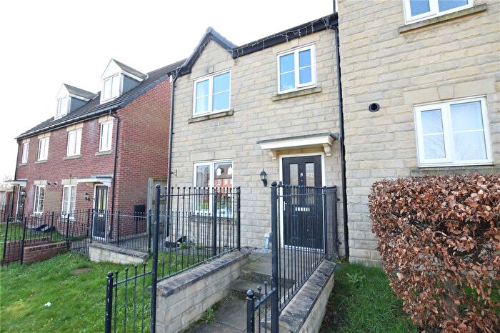 3 Bedroom Semi Detached House For Sale In Woodlands Way, Whinmoor, Leeds, West Yorkshire, LS14